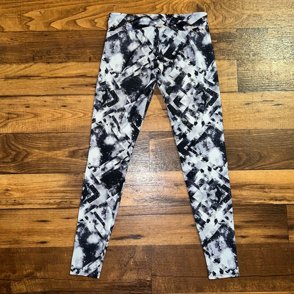 Onzie | Space Galaxy Chevron Leggings - Picture 4 of 8